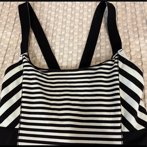 Lululemon Mint green/black stripe sports tank w/shelf bra Size 10 - Picture 1 of 6